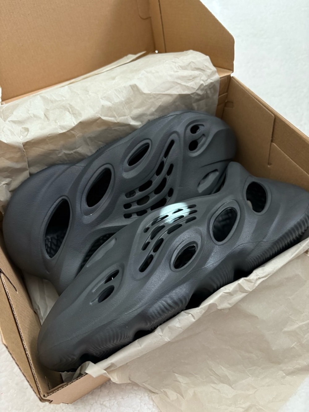 YZY FOAM RNR Size 9 New with box